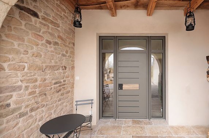 Rénovation d'une porte d'entrée à Villeneuve les Maguelones