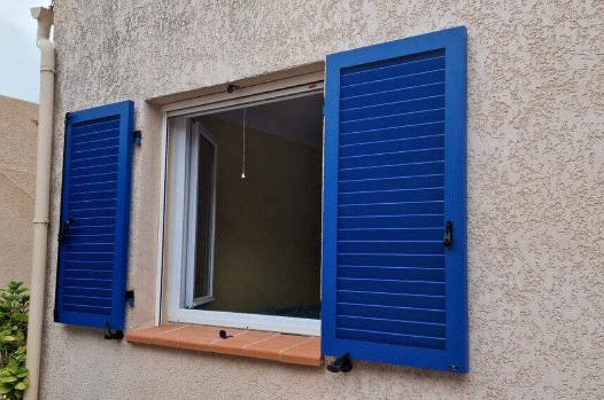 Pose volets battants NATALIA bleu