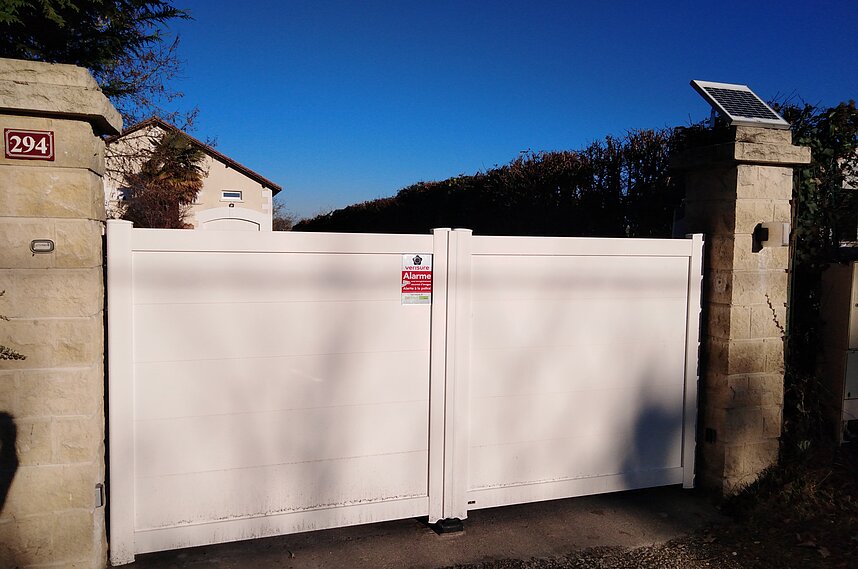 PORTAIL COULISSANT SOLAIRE