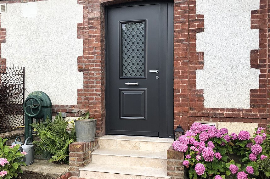 Porte d'entrée Aluminium noir sablé modèle Calabre