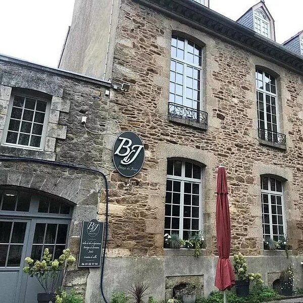 Fenêtre et portes d'entrée en bois